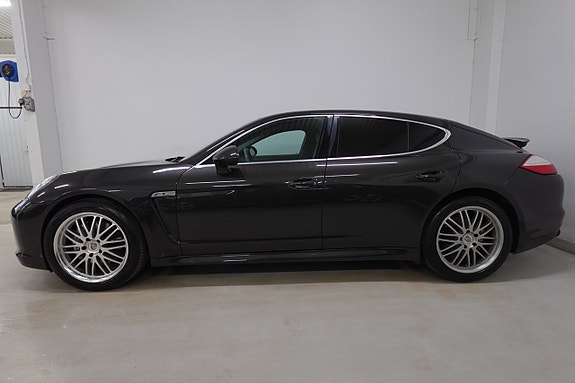 Porsche Panamera 4S 3 of 5