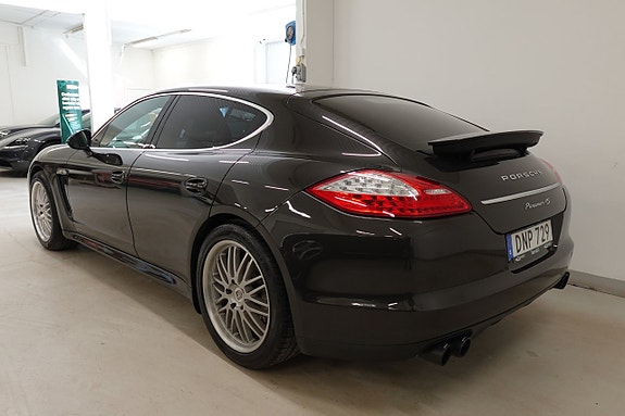 Porsche Panamera 4S 19 of 21