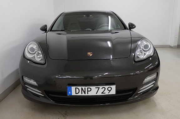Porsche Panamera 4S 2 of 5