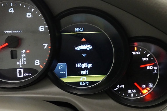 Porsche Panamera 4S 9 of 21