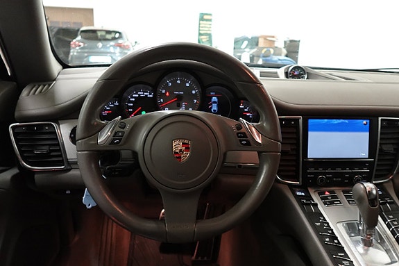 Porsche Panamera 4S 5 of 5