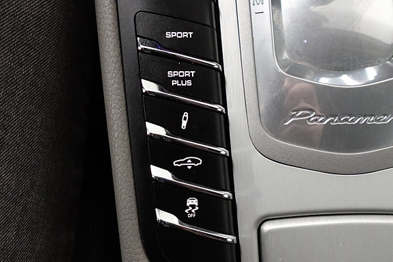 Porsche Panamera 4S 13 of 21
