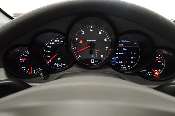 Porsche Panamera 4S 14 of 21