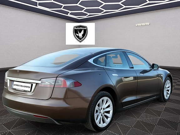 Tesla Model S 2 of 5