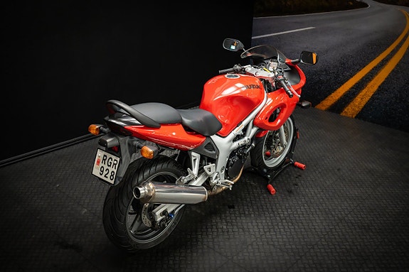 Suzuki SV650S 5 of 9