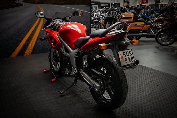 Suzuki SV650S 6 of 9