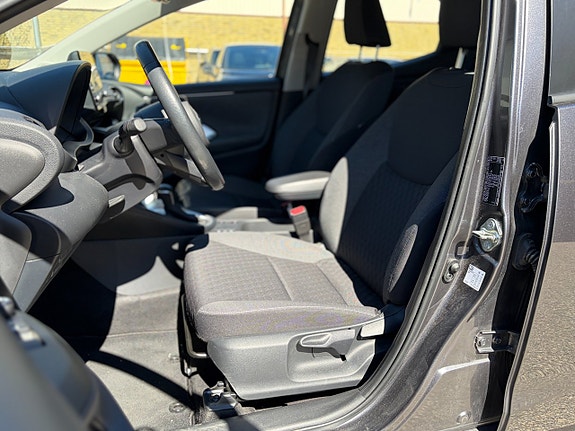 Toyota Yaris 10 of 16