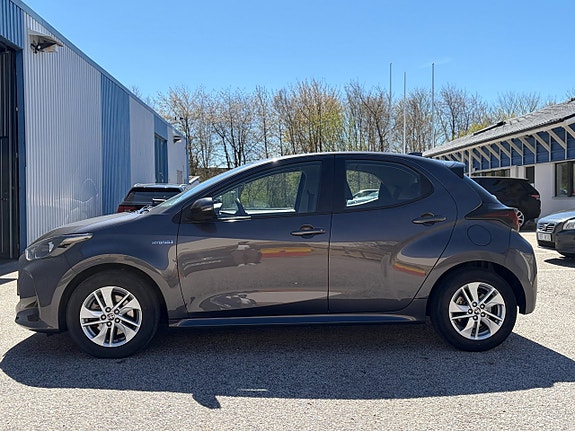 Toyota Yaris 9 of 16