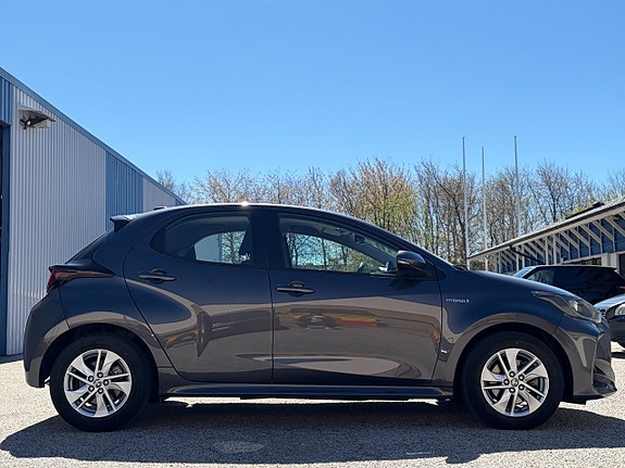 Toyota Yaris 5 of 16