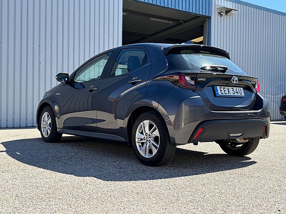 Toyota Yaris 8 of 16