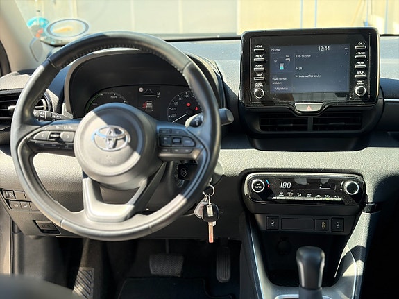 Toyota Yaris 12 of 16