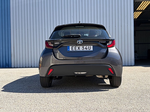 Toyota Yaris 7 of 16