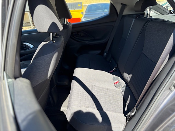 Toyota Yaris 16 of 16