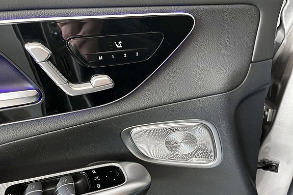 Mercedes-Benz GLC300 e 17 of 23