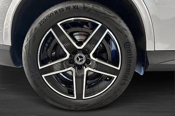 Mercedes-Benz GLC300 e 12 of 23