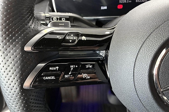 Mercedes-Benz GLC300 e 19 of 23
