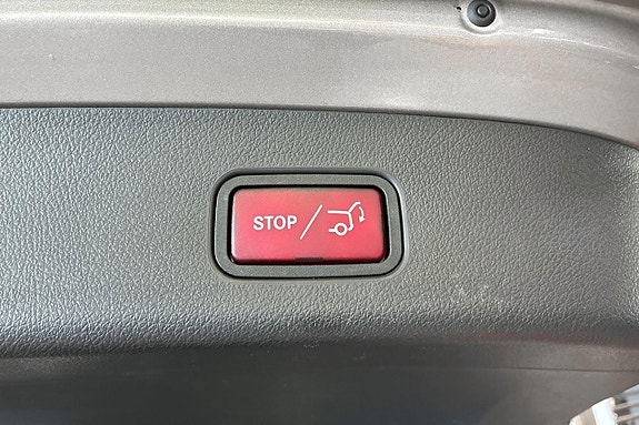 Mercedes-Benz GLC300 e 14 of 23
