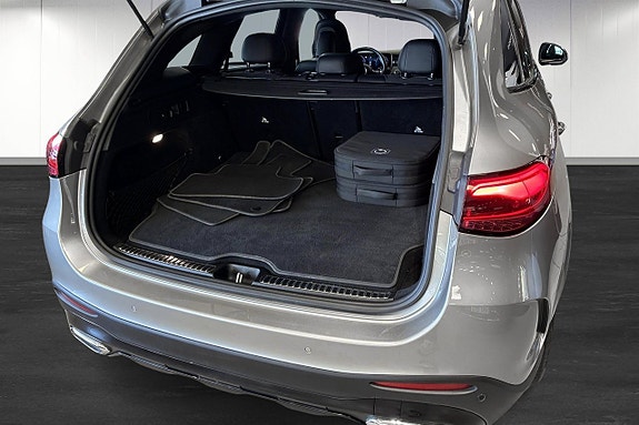 Mercedes-Benz GLC300 e 13 of 23