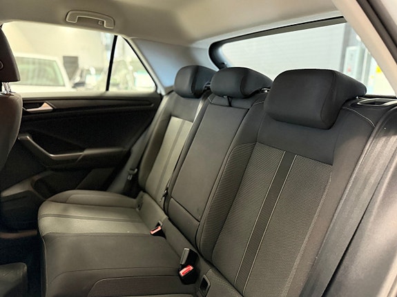 Volkswagen T-Roc 19 of 22