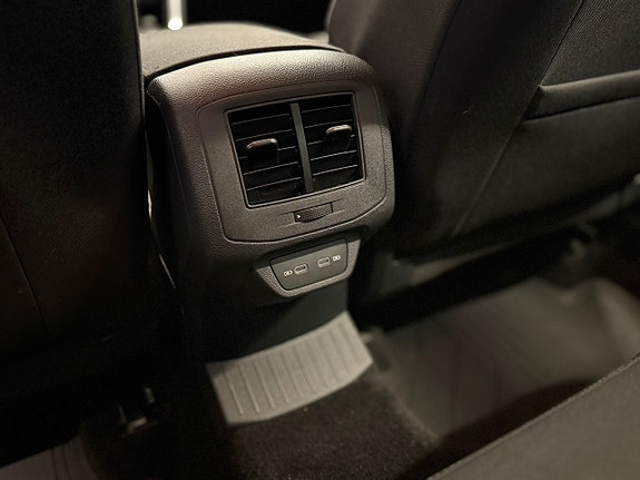 Volkswagen T-Roc 22 of 22