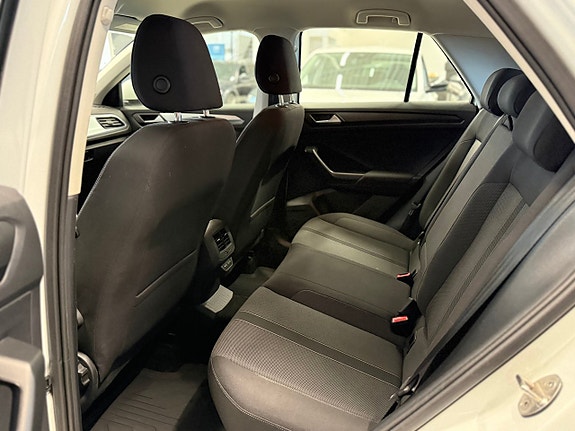 Volkswagen T-Roc 18 of 22