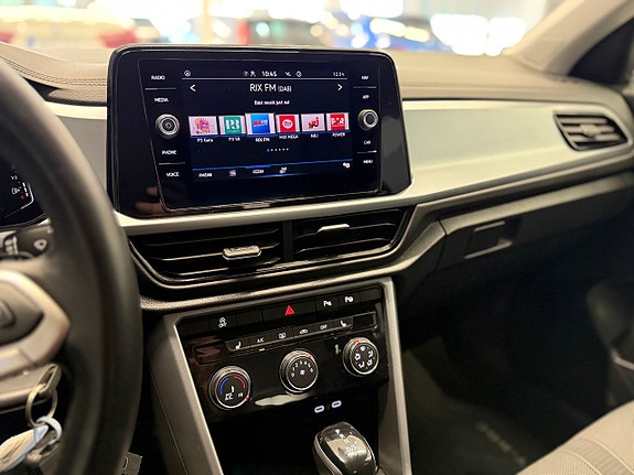 Volkswagen T-Roc 16 of 22