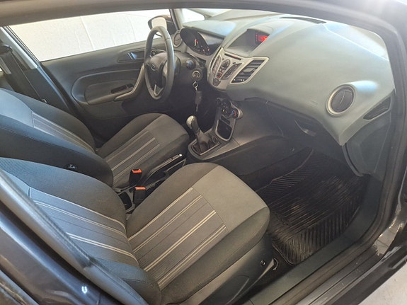 Ford Fiesta 9 of 16
