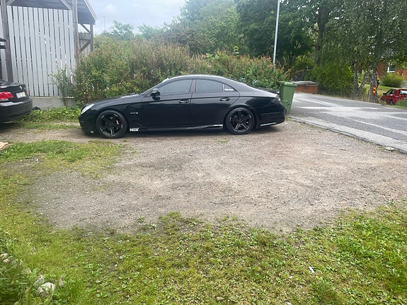 Mercedes-Benz CLS320 3 of 10