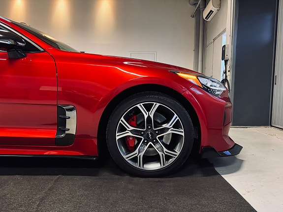 Kia Stinger 8 of 27