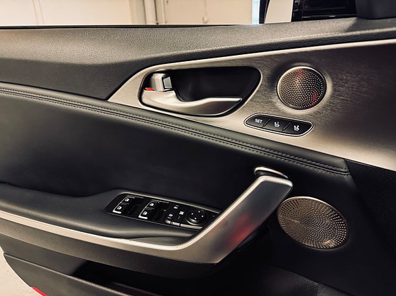 Kia Stinger 22 of 27
