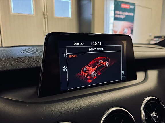 Kia Stinger 19 of 27