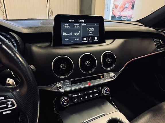 Kia Stinger 16 of 27