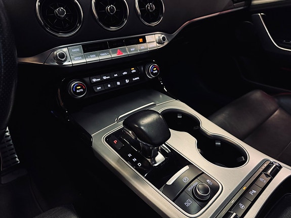 Kia Stinger 17 of 27