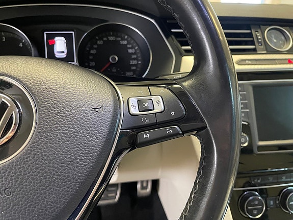 Volkswagen Passat Alltrack 9 of 20