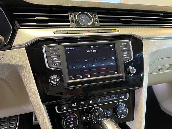 Volkswagen Passat Alltrack 12 of 20