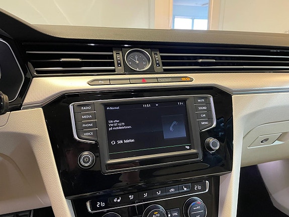 Volkswagen Passat Alltrack 14 of 20