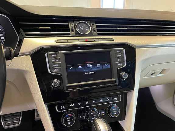 Volkswagen Passat Alltrack 16 of 20