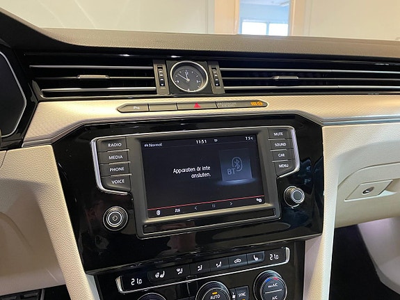 Volkswagen Passat Alltrack 13 of 20