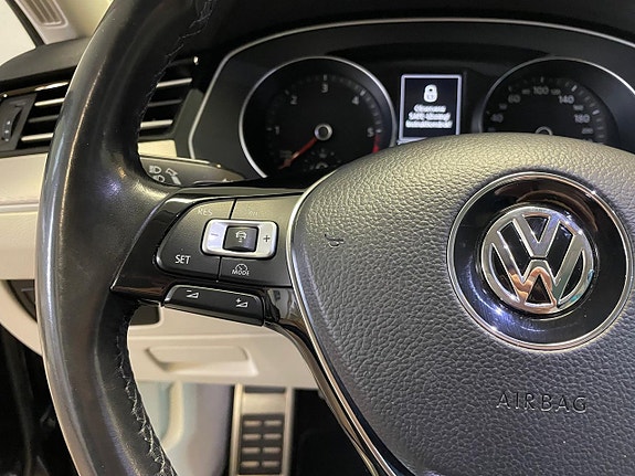 Volkswagen Passat Alltrack 8 of 20