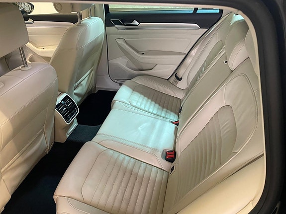 Volkswagen Passat Alltrack 17 of 20
