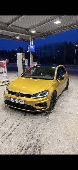 Volkswagen Golf VII 2 of 5