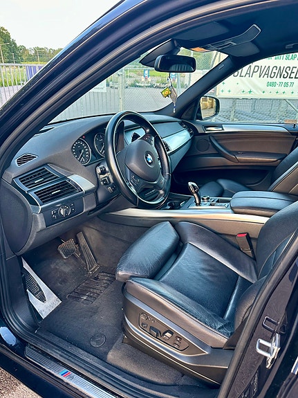 BMW X5 2 of 5