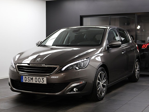 Peugeot 308 2 of 5