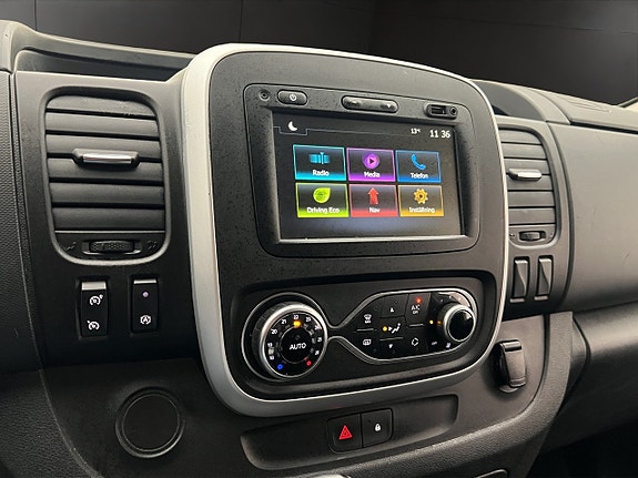 Nissan NV300 25 of 30