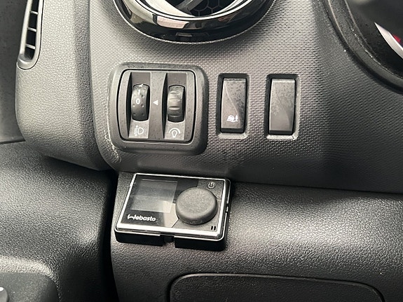 Nissan NV300 18 of 30