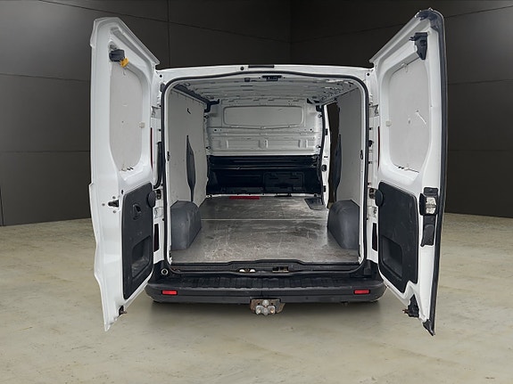 Nissan NV300 12 of 30