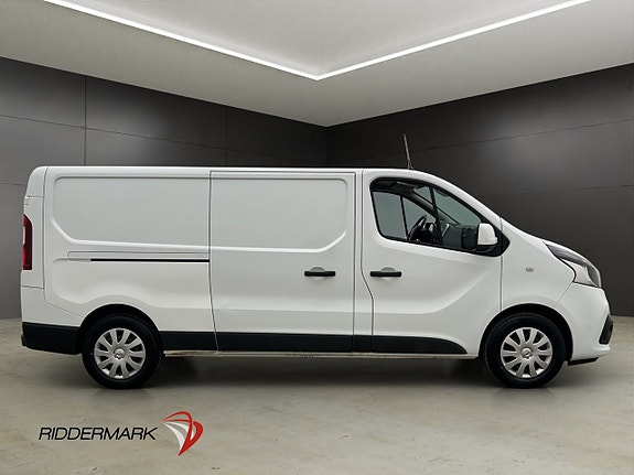 Nissan NV300 2 of 5