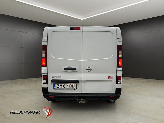 Nissan NV300 8 of 30