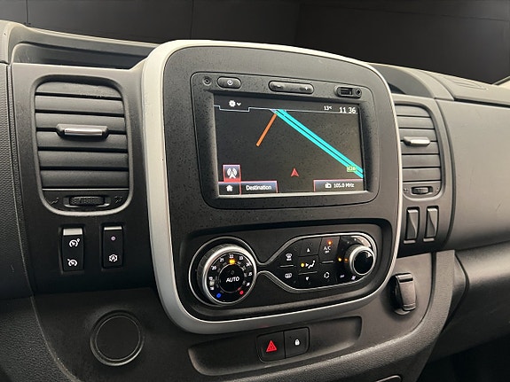 Nissan NV300 24 of 30