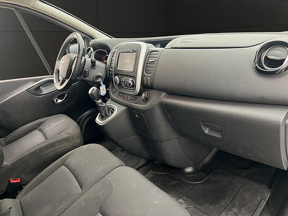 Nissan NV300 28 of 30